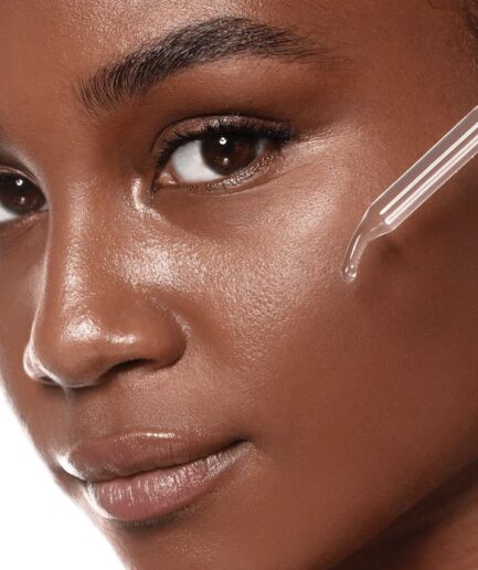 mujer en tratamiento de Hidratación Profunda Facial en Puerto Rico